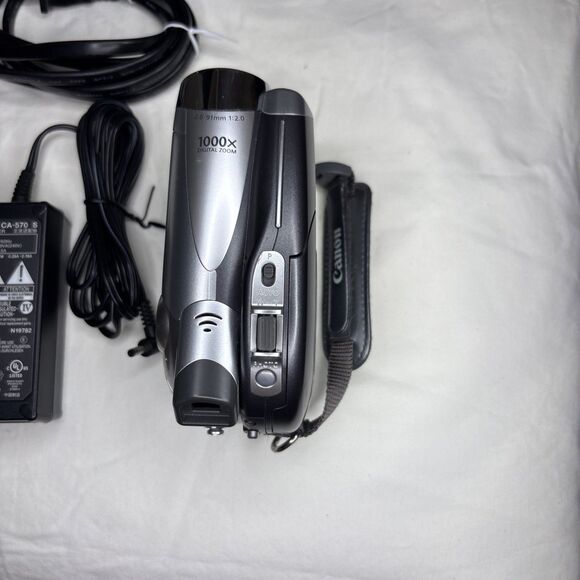 Canon Camcorder DC220, Battery, AC Adapter/Charger, Tested - Bad Battery - Picture 4 of 10